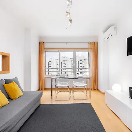 דירה Lisboa, Cidade, Elegant With Air Cond, Free Wifi And Near Metro, By Ig ליסבון