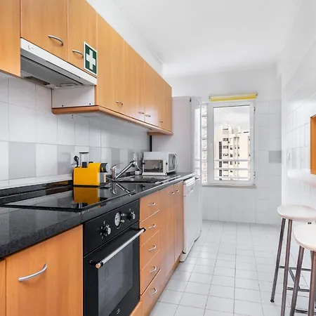 דירה Lisboa, Cidade, Elegant With Air Cond, Free Wifi And Near Metro, By Ig ליסבון