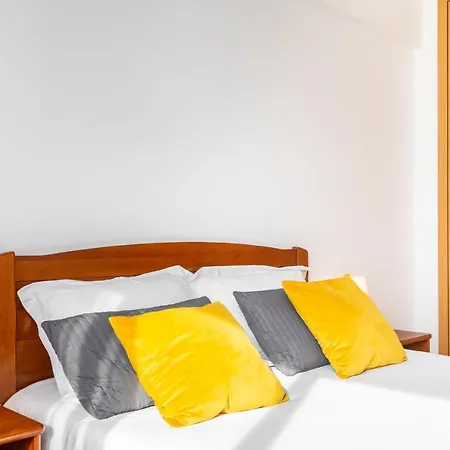 Lisboa, Cidade, Elegant With Air Cond, Free Wifi And Near Metro, By Ig Lisbon