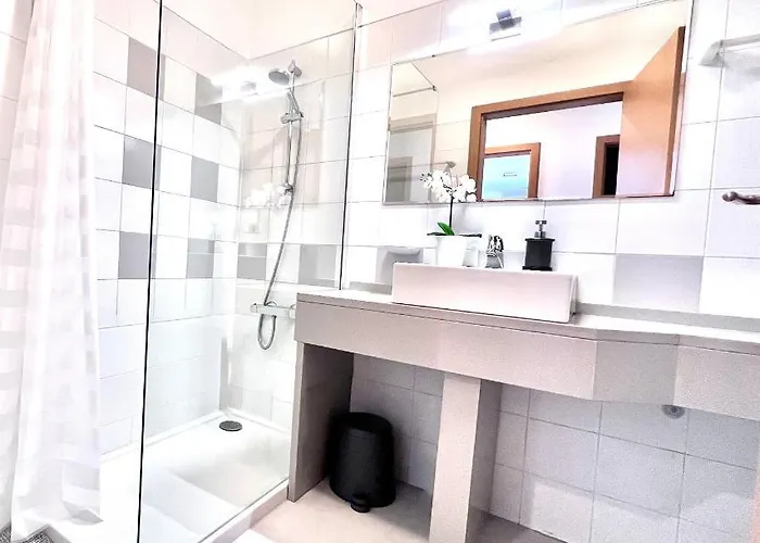 Apartman Lisboa, Cidade, Elegant With Air Cond, Free Wifi And Near Metro, By Ig *